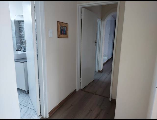 2 BEDROOM FLAT FOR SALE IN WESTRIDGE